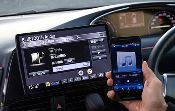 「車内で音楽・映画鑑賞」が現実に。編集長が注目する「情報量」の多さ
