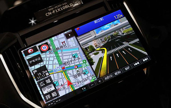 カーナビに“有機EL”採用!新型「ストラーダ」の進化を実機でチェック!