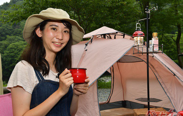 えっ、10V型ナビが軽ワゴンに!?　テント泊年間80日のキャンプ女子がストラーダ徹底分析