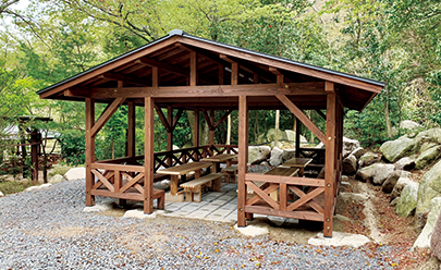 雨の日もBBQができる屋根付きのBBQ場