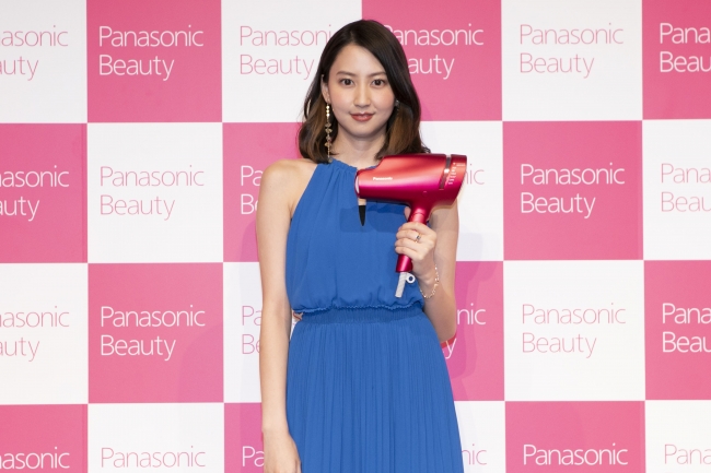 Panasonic Beauty　高浸透「ナノイー」搭載のヘアードライヤー ナノケア新製品　ゲストに河北麻友子さんを迎え、“うるおい体感イベント”を開催