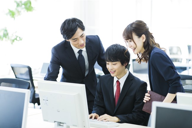 コロナ禍の新生活で気になるビジネスシーンの服装、半数以上が「シワ」に注目／社会人6年目からはおしゃれも楽しみたい？オフィスカジュアル派が急増！／忙しいワーママはおしゃれを楽しむ時間が減少との声も