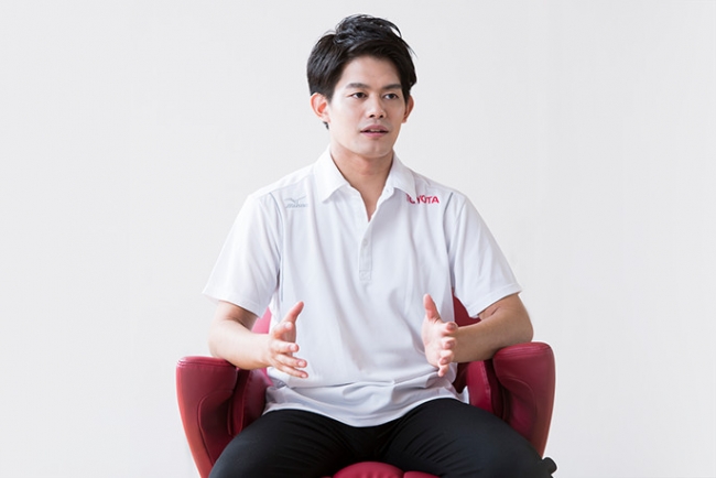 小塚崇彦さんが、パナソニックの「コアトレチェア」を半年間トレーニング！注目のフィギュアスケートと体幹の意外な関係とは？